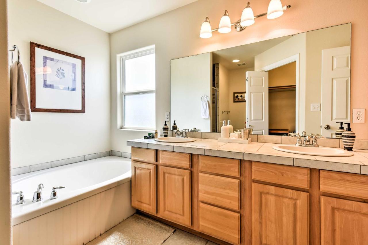 Waterfront Corpus Christi Townhome With Pool And Dock! Экстерьер фото